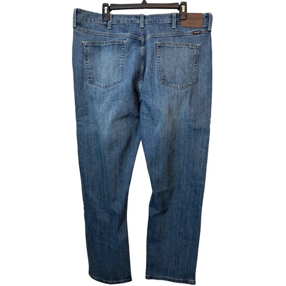 NWT Wrangler 38x30 Mens Regular Fit Jeans Blue Denim - Picture 2 of 14
